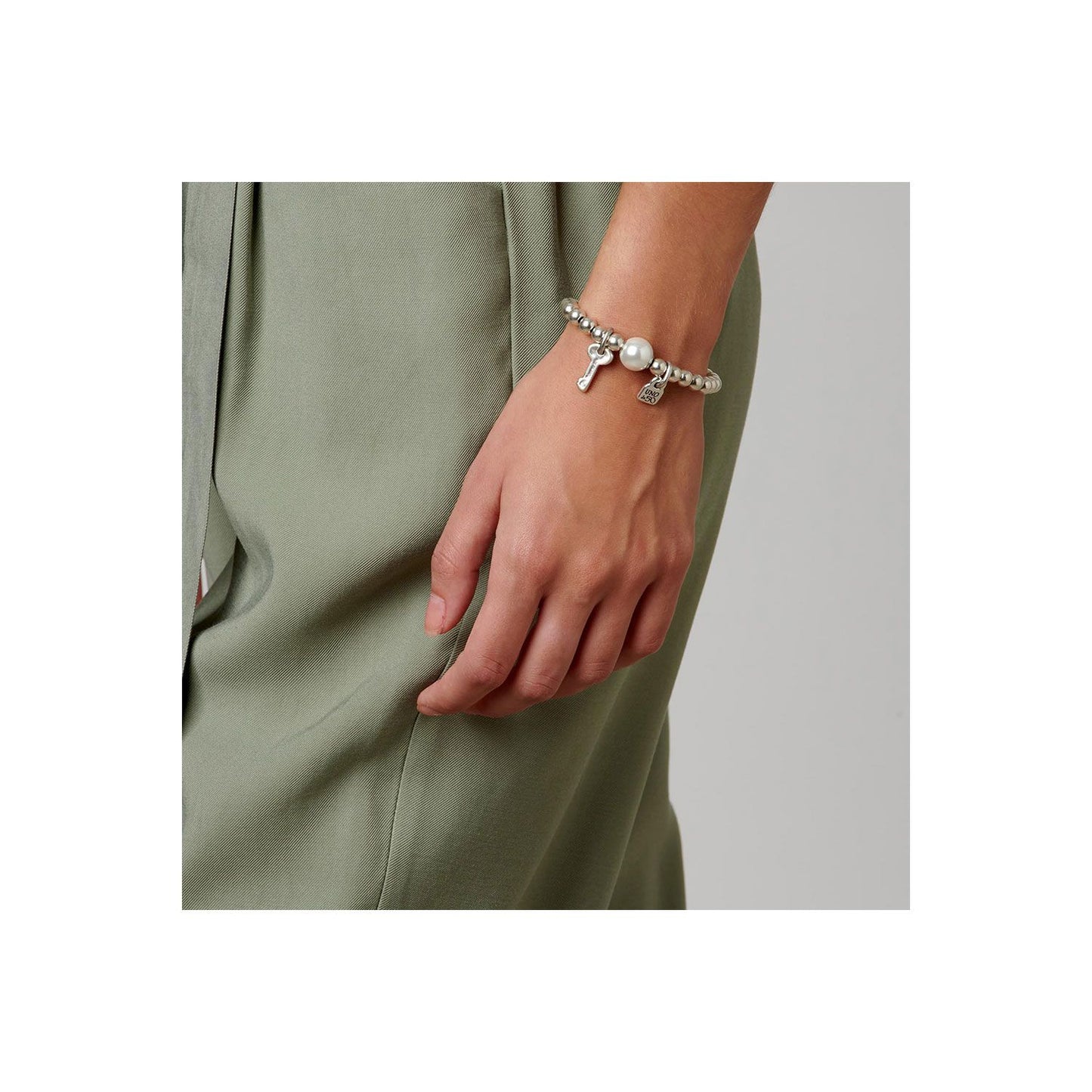 Llavestruz Stretch Bracelet